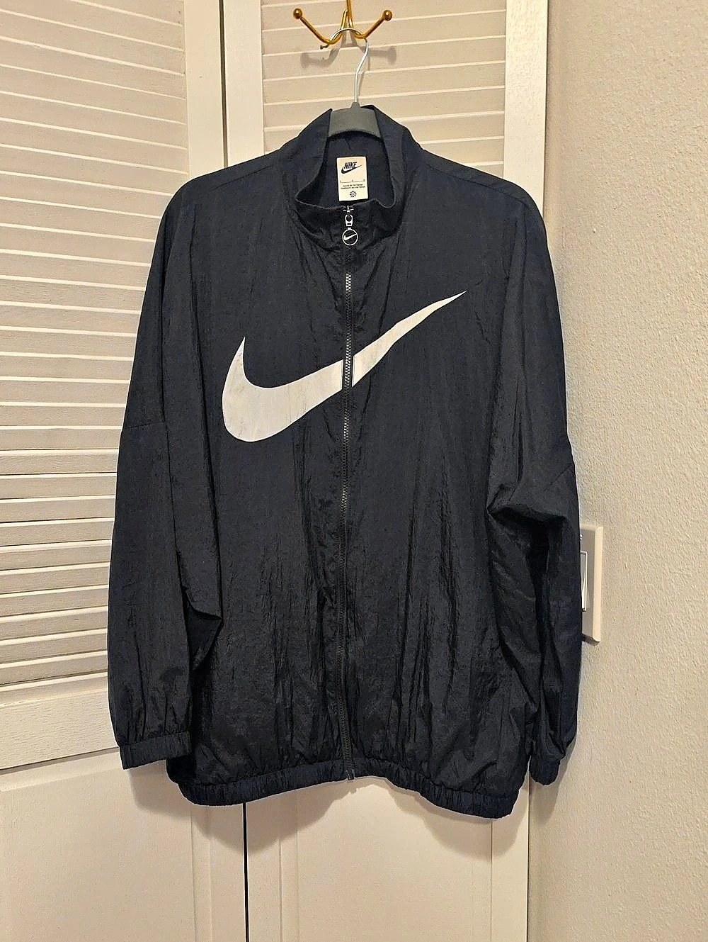 Nike Big Swoosh Full-Zip Windbreaker Jacket in Black